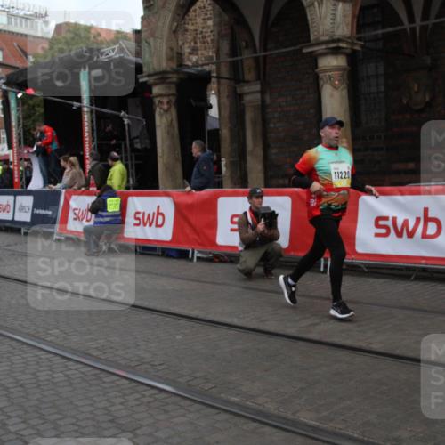 05.10.2025 - 20. swb-Marathon Bremen Yannick Fuchs http://msf.ph/oto/9316795 05.10.2025 10:50:59 Ziel 9399, 9966, 10029, 10227, 10534, 10698, 11061, 11220, 11311 meine-sportfotos.de