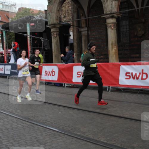 05.10.2025 - 20. swb-Marathon Bremen Yannick Fuchs http://msf.ph/oto/9316798 05.10.2025 10:51:02 Ziel 9199, 9630, 9663, 10029, 10227, 10254, 10534, 10698, 10743, 11061 meine-sportfotos.de