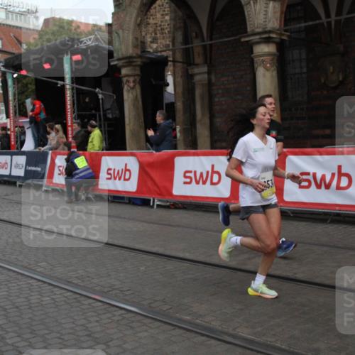 05.10.2025 - 20. swb-Marathon Bremen Yannick Fuchs http://msf.ph/oto/9316800 05.10.2025 10:51:03 Ziel 9199, 9425, 9630, 9663, 10254, 10378, 10534, 10698, 10743, 10932, 11061, 11391 meine-sportfotos.de