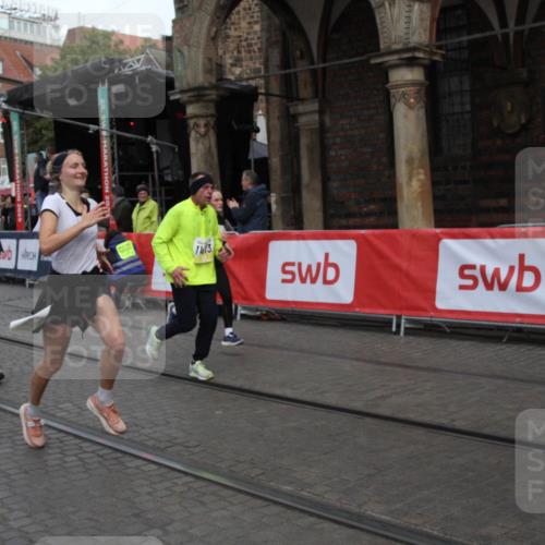 05.10.2025 - 20. swb-Marathon Bremen Yannick Fuchs http://msf.ph/oto/9316808 05.10.2025 10:51:10 Ziel 9256, 9287, 9416, 9894, 10206, 10226, 10669, 11279, 11573 meine-sportfotos.de