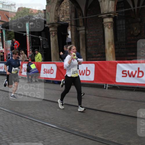 05.10.2025 - 20. swb-Marathon Bremen Yannick Fuchs http://msf.ph/oto/9316810 05.10.2025 10:51:11 Ziel 9256, 9287, 9894, 10206, 10669, 11279, 11573 meine-sportfotos.de