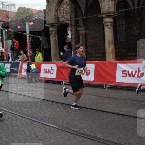05.10.2025 - 20. swb-Marathon Bremen Yannick Fuchs http://msf.ph/oto/9316812 05.10.2025 10:51:12 Ziel 9256, 9287, 10669, 11279 meine-sportfotos.de