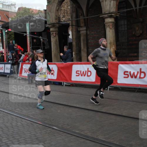 05.10.2025 - 20. swb-Marathon Bremen Yannick Fuchs http://msf.ph/oto/9316819 05.10.2025 10:51:32 Ziel 10321, 11177 meine-sportfotos.de