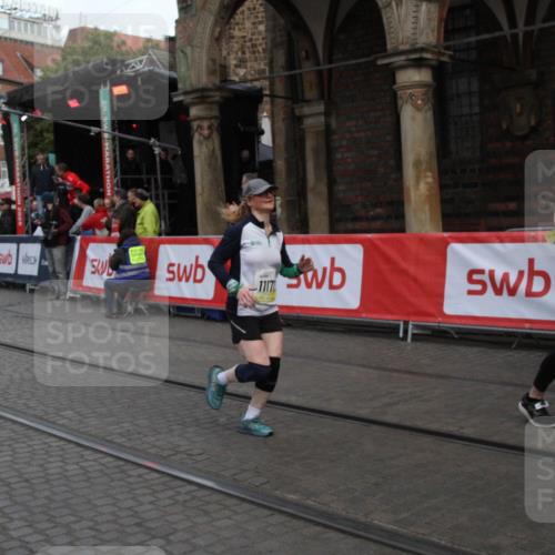05.10.2025 - 20. swb-Marathon Bremen Yannick Fuchs http://msf.ph/oto/9316820 05.10.2025 10:51:32 Ziel 10321, 11177 meine-sportfotos.de