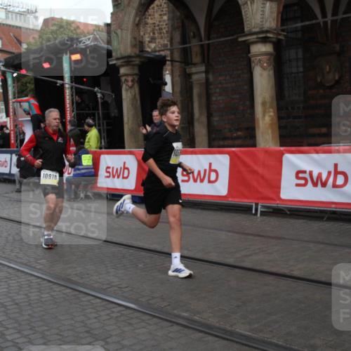 05.10.2025 - 20. swb-Marathon Bremen Yannick Fuchs http://msf.ph/oto/9316822 05.10.2025 10:51:42 Ziel 8333, 9268, 10584, 10716, 10918, 11484 meine-sportfotos.de