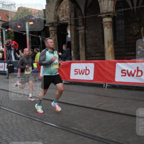 05.10.2025 - 20. swb-Marathon Bremen Yannick Fuchs http://msf.ph/oto/9316824 05.10.2025 10:51:44 Ziel 8333, 9259, 9268, 10716, 11484 meine-sportfotos.de
