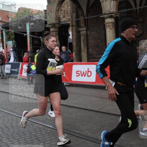 05.10.2025 - 20. swb-Marathon Bremen Yannick Fuchs http://msf.ph/oto/9316850 05.10.2025 10:52:17 Ziel 9196, 9852, 10038, 10240, 10438, 10668, 10727, 10900, 10942, 11458, 11641 meine-sportfotos.de