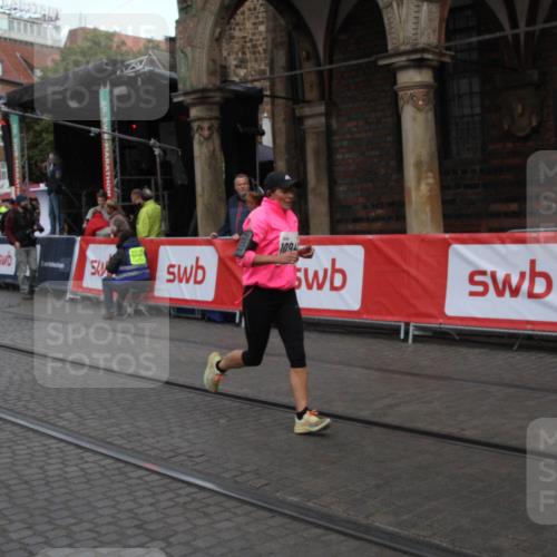05.10.2025 - 20. swb-Marathon Bremen Yannick Fuchs http://msf.ph/oto/9316851 05.10.2025 10:52:20 Ziel 9955, 9987, 10038, 10900, 10927, 10942, 11128, 11458, 11491 meine-sportfotos.de