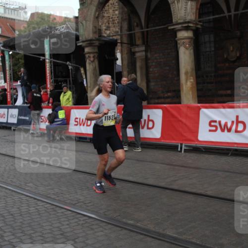 05.10.2025 - 20. swb-Marathon Bremen Yannick Fuchs http://msf.ph/oto/9316862 05.10.2025 10:52:31 Ziel 9172, 10241, 10327, 10608, 11528 meine-sportfotos.de