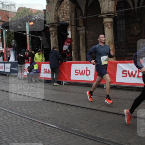 05.10.2025 - 20. swb-Marathon Bremen Yannick Fuchs http://msf.ph/oto/9316871 05.10.2025 10:52:40 Ziel 8888, 9209, 9439, 10548, 11413 meine-sportfotos.de
