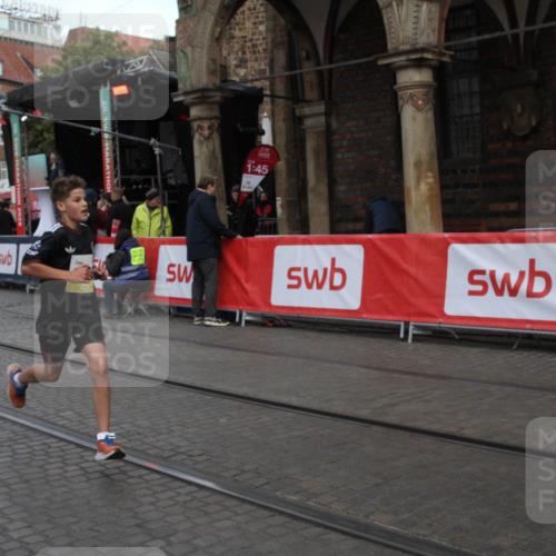 05.10.2025 - 20. swb-Marathon Bremen Yannick Fuchs http://msf.ph/oto/9316872 05.10.2025 10:52:42 Ziel 9209, 9439, 9517, 10548 meine-sportfotos.de