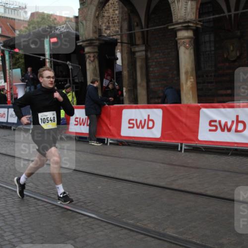 05.10.2025 - 20. swb-Marathon Bremen Yannick Fuchs http://msf.ph/oto/9316873 05.10.2025 10:52:44 Ziel 9209, 9517, 10548 meine-sportfotos.de