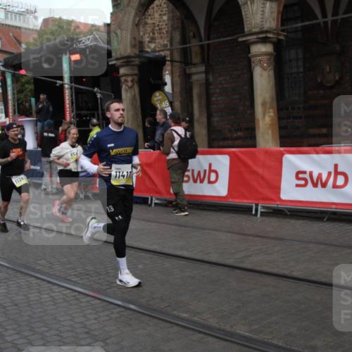 05.10.2025 - 20. swb-Marathon Bremen Yannick Fuchs http://msf.ph/oto/9316879 05.10.2025 10:52:53 Ziel 9214, 9284, 9501, 9581, 9830, 9985, 10308, 10309, 10514, 10997, 11012, 11382, 11417 meine-sportfotos.de