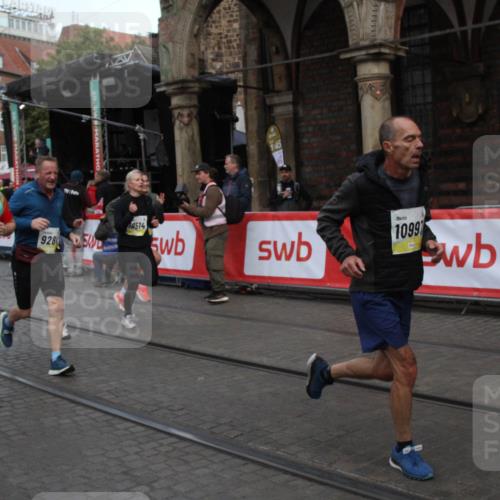 05.10.2025 - 20. swb-Marathon Bremen Yannick Fuchs http://msf.ph/oto/9316884 05.10.2025 10:52:55 Ziel 9214, 9284, 9501, 9830, 9985, 10308, 10309, 10514, 10997 meine-sportfotos.de