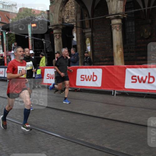 05.10.2025 - 20. swb-Marathon Bremen Yannick Fuchs http://msf.ph/oto/9316893 05.10.2025 10:53:09 Ziel 9650, 10128, 10539, 11259, 11300, 11398, 11411 meine-sportfotos.de