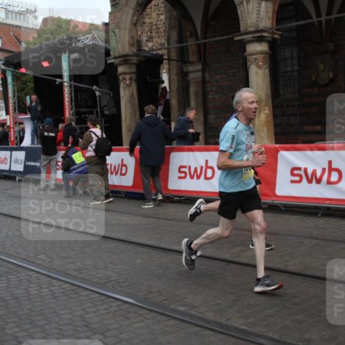 05.10.2025 - 20. swb-Marathon Bremen Yannick Fuchs http://msf.ph/oto/9316901 05.10.2025 10:53:16 Ziel 9449, 9703, 9834, 10242, 10349, 10460, 10466, 10958, 11377, 11512 meine-sportfotos.de