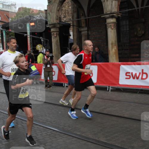 05.10.2025 - 20. swb-Marathon Bremen Yannick Fuchs http://msf.ph/oto/9316909 05.10.2025 10:53:22 Ziel 9263, 9539, 9956, 10317, 10806, 10993, 11175, 11510 meine-sportfotos.de