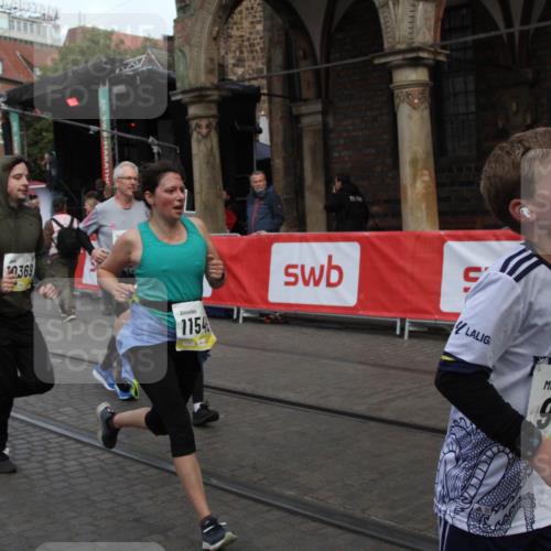 05.10.2025 - 20. swb-Marathon Bremen Yannick Fuchs http://msf.ph/oto/9316925 05.10.2025 10:53:34 Ziel 9957, 10369, 10468, 10655, 10934, 11545, 11716 meine-sportfotos.de
