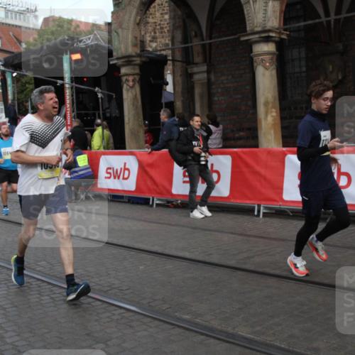 05.10.2025 - 20. swb-Marathon Bremen Yannick Fuchs http://msf.ph/oto/9316930 05.10.2025 10:53:42 Ziel 10310, 10642, 10925, 11046, 11246 meine-sportfotos.de