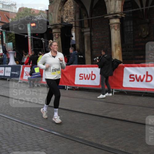 05.10.2025 - 20. swb-Marathon Bremen Yannick Fuchs http://msf.ph/oto/9316933 05.10.2025 10:53:45 Ziel 9934, 10020, 10906, 10925, 11046 meine-sportfotos.de