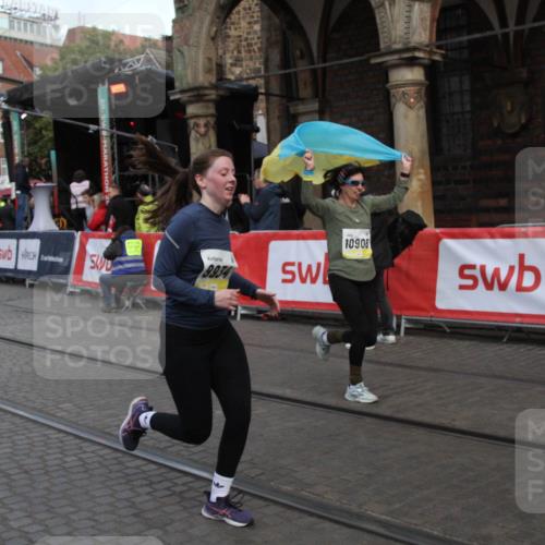 05.10.2025 - 20. swb-Marathon Bremen Yannick Fuchs http://msf.ph/oto/9316936 05.10.2025 10:53:50 Ziel 9494, 9934, 10020, 10416, 10906, 10966, 11141, 11383 meine-sportfotos.de