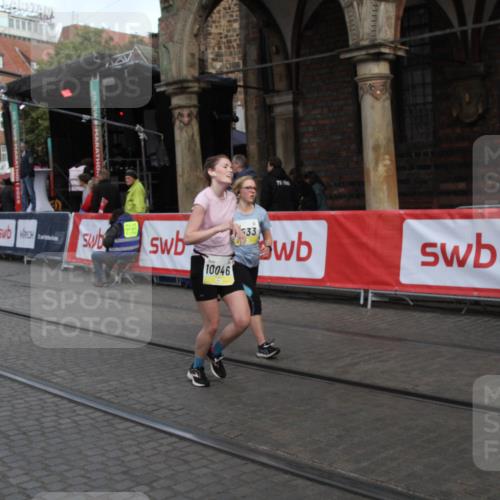 05.10.2025 - 20. swb-Marathon Bremen Yannick Fuchs http://msf.ph/oto/9316943 05.10.2025 10:53:59 Ziel 9456, 9548, 9701, 10046, 10163, 10484, 10616, 10785, 11152, 11533 meine-sportfotos.de
