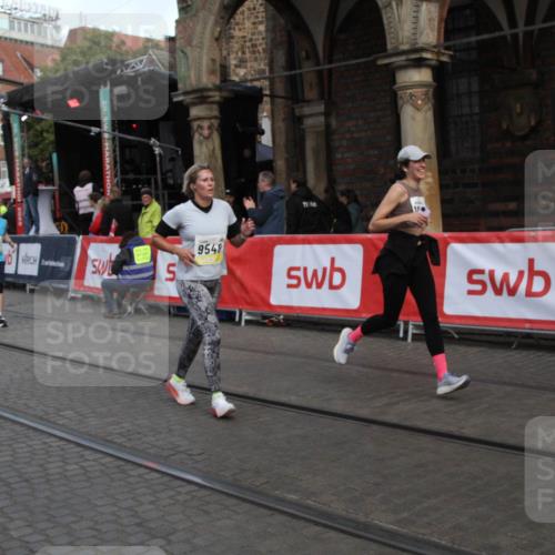 05.10.2025 - 20. swb-Marathon Bremen Yannick Fuchs http://msf.ph/oto/9316947 05.10.2025 10:54:02 Ziel 9313, 9456, 9548, 10075, 10163, 10484, 10785, 11152, 11339 meine-sportfotos.de