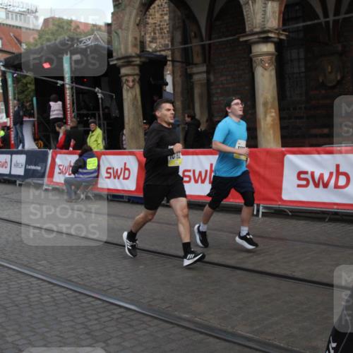 05.10.2025 - 20. swb-Marathon Bremen Yannick Fuchs http://msf.ph/oto/9316949 05.10.2025 10:54:04 Ziel 9313, 9520, 9548, 9807, 9835, 10075, 10163, 10785, 11152, 11339, 11593 meine-sportfotos.de