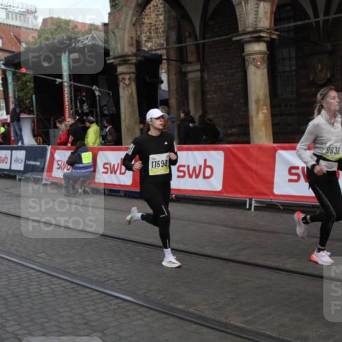 05.10.2025 - 20. swb-Marathon Bremen Yannick Fuchs http://msf.ph/oto/9316954 05.10.2025 10:54:08 Ziel 9520, 9807, 9835, 10019, 10075, 10631, 10662, 11151, 11303, 11339, 11432, 11593 meine-sportfotos.de