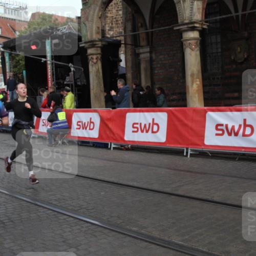 05.10.2025 - 20. swb-Marathon Bremen Yannick Fuchs http://msf.ph/oto/9316959 05.10.2025 10:54:14 Ziel 9402, 9900, 9935, 11151, 11203, 11347 meine-sportfotos.de