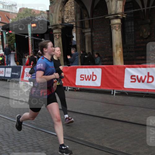 05.10.2025 - 20. swb-Marathon Bremen Yannick Fuchs http://msf.ph/oto/9316960 05.10.2025 10:54:14 Ziel 9402, 9900, 9935, 11151, 11203, 11347 meine-sportfotos.de