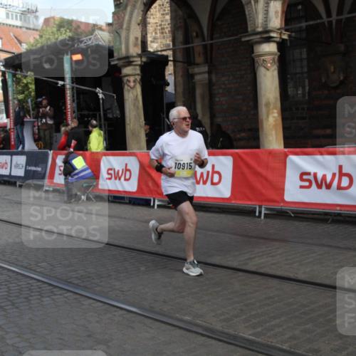 05.10.2025 - 20. swb-Marathon Bremen Yannick Fuchs http://msf.ph/oto/9316967 05.10.2025 10:54:26 Ziel 9407, 10915, 11040, 11271 meine-sportfotos.de