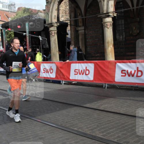 05.10.2025 - 20. swb-Marathon Bremen Yannick Fuchs http://msf.ph/oto/9316968 05.10.2025 10:54:28 Ziel 9392, 9407, 9633, 10097, 10810, 11040, 11271 meine-sportfotos.de
