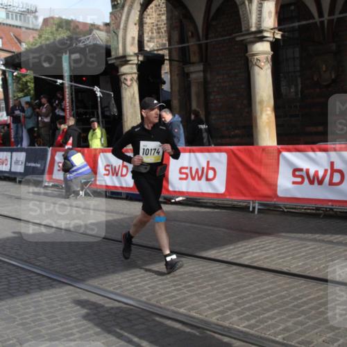05.10.2025 - 20. swb-Marathon Bremen Yannick Fuchs http://msf.ph/oto/9316980 05.10.2025 10:54:44 Ziel 10007, 10174, 11321, 11694 meine-sportfotos.de