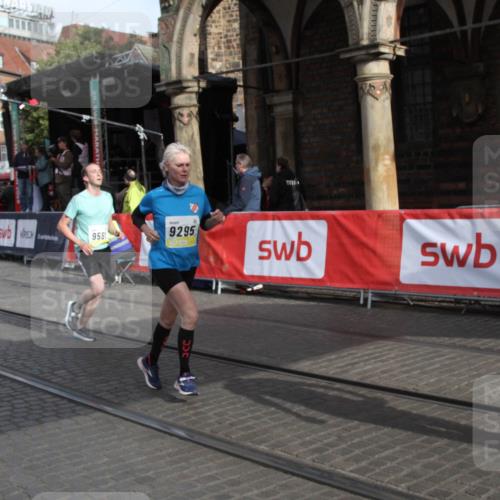 05.10.2025 - 20. swb-Marathon Bremen Yannick Fuchs http://msf.ph/oto/9316983 05.10.2025 10:54:50 Ziel 8326, 9282, 9295, 9436, 9591, 9754, 9776, 10007, 10487, 10770, 11163, 11276 meine-sportfotos.de