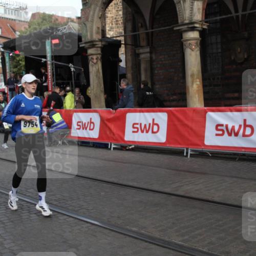 05.10.2025 - 20. swb-Marathon Bremen Yannick Fuchs http://msf.ph/oto/9316985 05.10.2025 10:54:52 Ziel 8326, 9436, 9560, 9754, 9776, 10024, 10232, 10233, 10487, 10770, 11163, 11276 meine-sportfotos.de