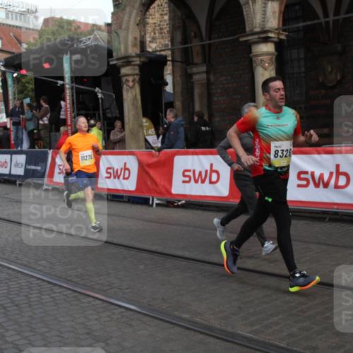 05.10.2025 - 20. swb-Marathon Bremen Yannick Fuchs http://msf.ph/oto/9316987 05.10.2025 10:54:53 Ziel 8326, 9436, 9560, 9754, 9776, 10024, 10232, 10233, 10487, 10609, 10770, 11163, 11276, 11373 meine-sportfotos.de