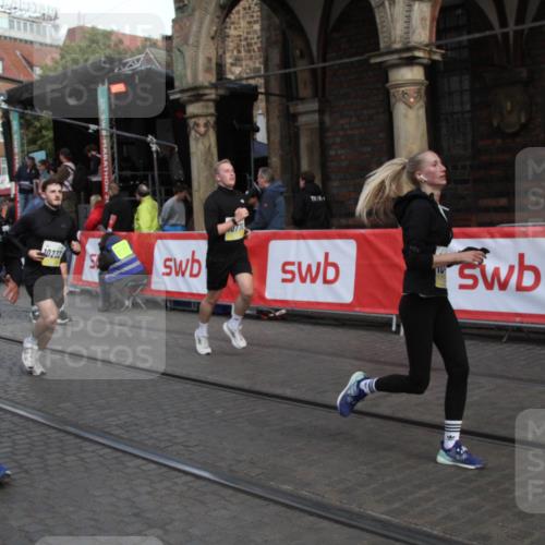 05.10.2025 - 20. swb-Marathon Bremen Yannick Fuchs http://msf.ph/oto/9316990 05.10.2025 10:54:55 Ziel 9436, 9560, 10024, 10232, 10233, 10487, 10609, 10770, 11163, 11276, 11373 meine-sportfotos.de