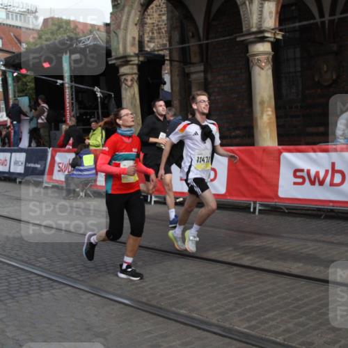 05.10.2025 - 20. swb-Marathon Bremen Yannick Fuchs http://msf.ph/oto/9316996 05.10.2025 10:55:02 Ziel 9427, 9475, 9570, 10231, 11320, 11470, 11507, 11523 meine-sportfotos.de