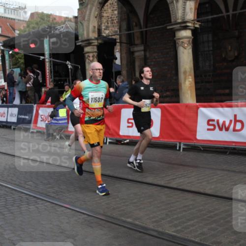 05.10.2025 - 20. swb-Marathon Bremen Yannick Fuchs http://msf.ph/oto/9316999 05.10.2025 10:55:06 Ziel 9475, 9791, 10014, 11363, 11507, 11523 meine-sportfotos.de