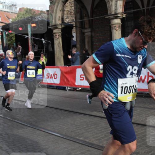 05.10.2025 - 20. swb-Marathon Bremen Yannick Fuchs http://msf.ph/oto/9317004 05.10.2025 10:55:12 Ziel 9176, 10014, 10034, 10180, 10307, 10920, 11317 meine-sportfotos.de