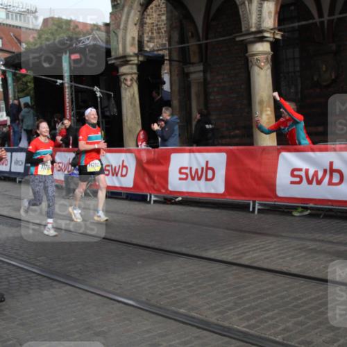 05.10.2025 - 20. swb-Marathon Bremen Yannick Fuchs http://msf.ph/oto/9317016 05.10.2025 10:55:26 Ziel 9201, 9350, 9514, 9654, 10256, 10260, 10970, 11115, 11380, 11431, 11702 meine-sportfotos.de