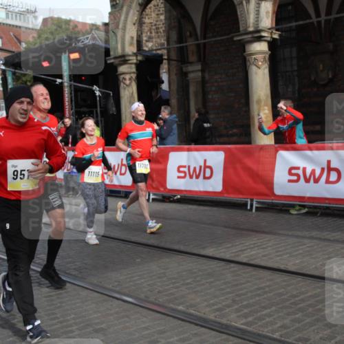 05.10.2025 - 20. swb-Marathon Bremen Yannick Fuchs http://msf.ph/oto/9317017 05.10.2025 10:55:26 Ziel 9201, 9350, 9514, 9654, 10256, 10260, 10970, 11115, 11380, 11431, 11702 meine-sportfotos.de
