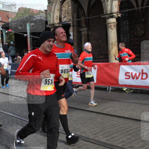 05.10.2025 - 20. swb-Marathon Bremen Yannick Fuchs http://msf.ph/oto/9317018 05.10.2025 10:55:27 Ziel 9350, 9514, 9654, 9722, 9902, 10256, 10260, 10970, 11115, 11380, 11431, 11702 meine-sportfotos.de