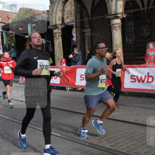 05.10.2025 - 20. swb-Marathon Bremen Yannick Fuchs http://msf.ph/oto/9317031 05.10.2025 10:55:43 Ziel 7165, 9195, 9197, 9720, 10088, 10107, 10195, 10475, 10755, 10909, 11081, 11586, 11588 meine-sportfotos.de