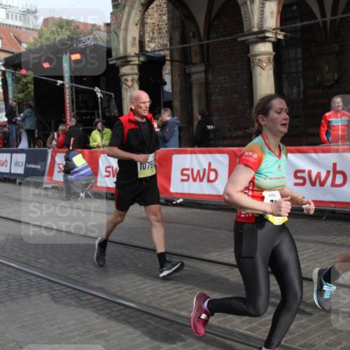 05.10.2025 - 20. swb-Marathon Bremen Yannick Fuchs http://msf.ph/oto/9317033 05.10.2025 10:55:44 Ziel 7165, 9195, 9197, 10088, 10475, 10755, 10909, 11081, 11586, 11588 meine-sportfotos.de
