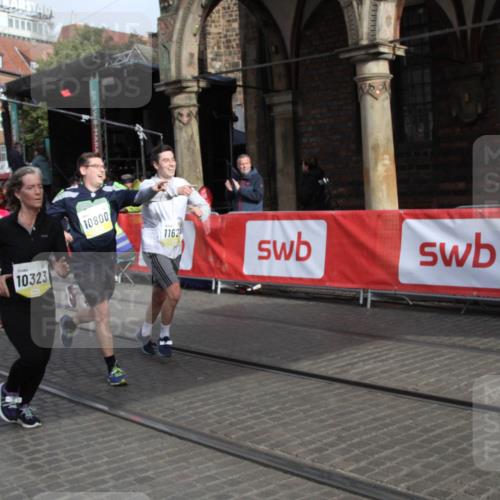 05.10.2025 - 20. swb-Marathon Bremen Yannick Fuchs http://msf.ph/oto/9317038 05.10.2025 10:55:50 Ziel 9521, 9621, 9882, 10253, 10287, 10323, 10385, 10653, 10800, 11249, 11624 meine-sportfotos.de