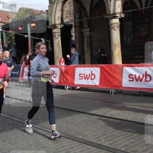 05.10.2025 - 20. swb-Marathon Bremen Yannick Fuchs http://msf.ph/oto/9317043 05.10.2025 10:55:54 Ziel 9521, 10253, 10385, 10610, 10653, 11052, 11249, 11439 meine-sportfotos.de