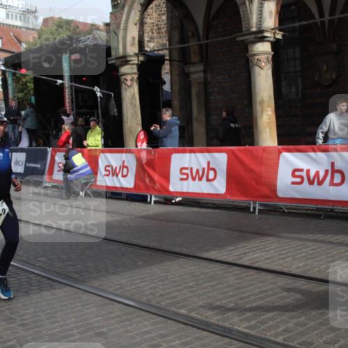05.10.2025 - 20. swb-Marathon Bremen Yannick Fuchs http://msf.ph/oto/9317045 05.10.2025 10:55:57 Ziel 7147, 9871, 10610, 10654, 11052, 11439 meine-sportfotos.de