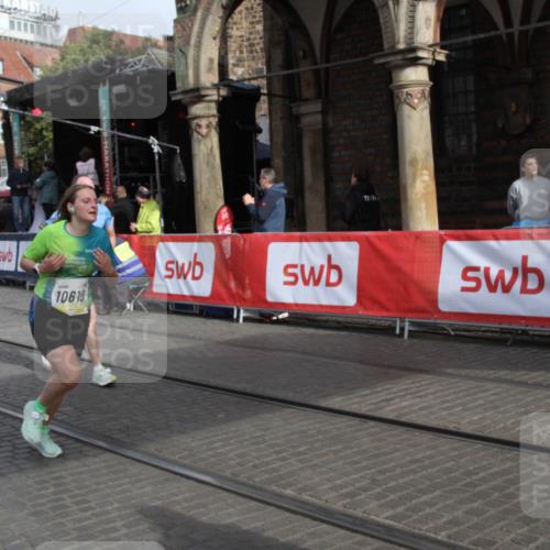 05.10.2025 - 20. swb-Marathon Bremen Yannick Fuchs http://msf.ph/oto/9317046 05.10.2025 10:55:58 Ziel 7147, 9871, 10610, 10654, 10921, 11052, 11439 meine-sportfotos.de